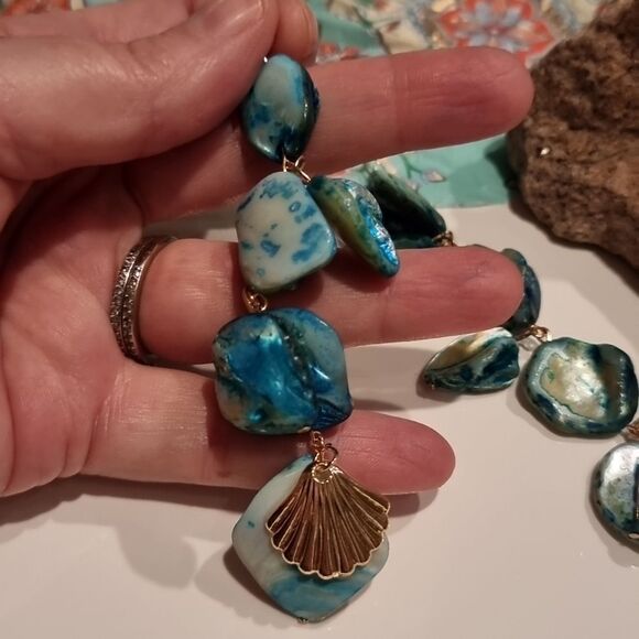 New ANTHRO Turquoise Washed Gold Seashell Charm Earrings - Picture 4 of 6